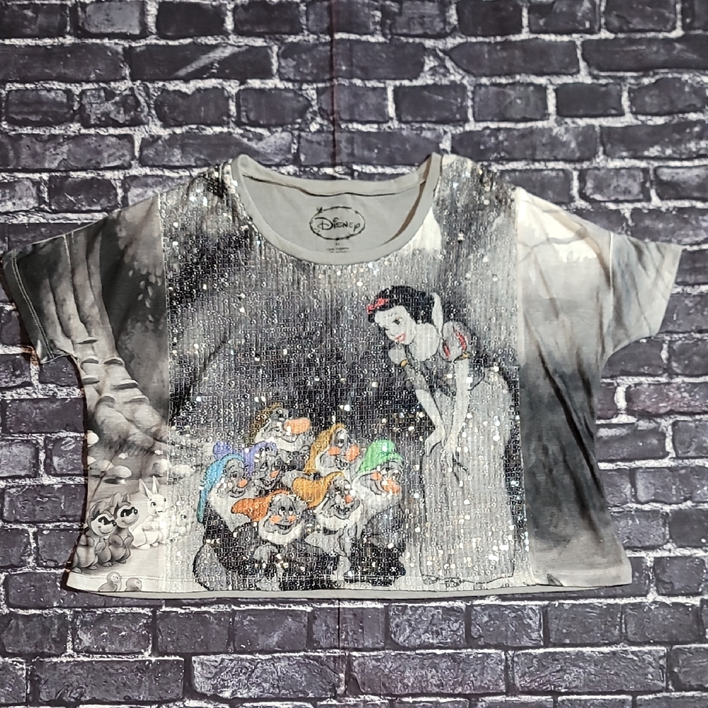 VINTAGE DISNEY SNOW WHITE SEQUIN SHIRT SIZE MEDIUM WOMANS CROP TOP